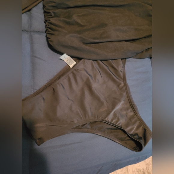 0x 3 piece swimsuit With Bottom Coverup - Picture 3 of 4